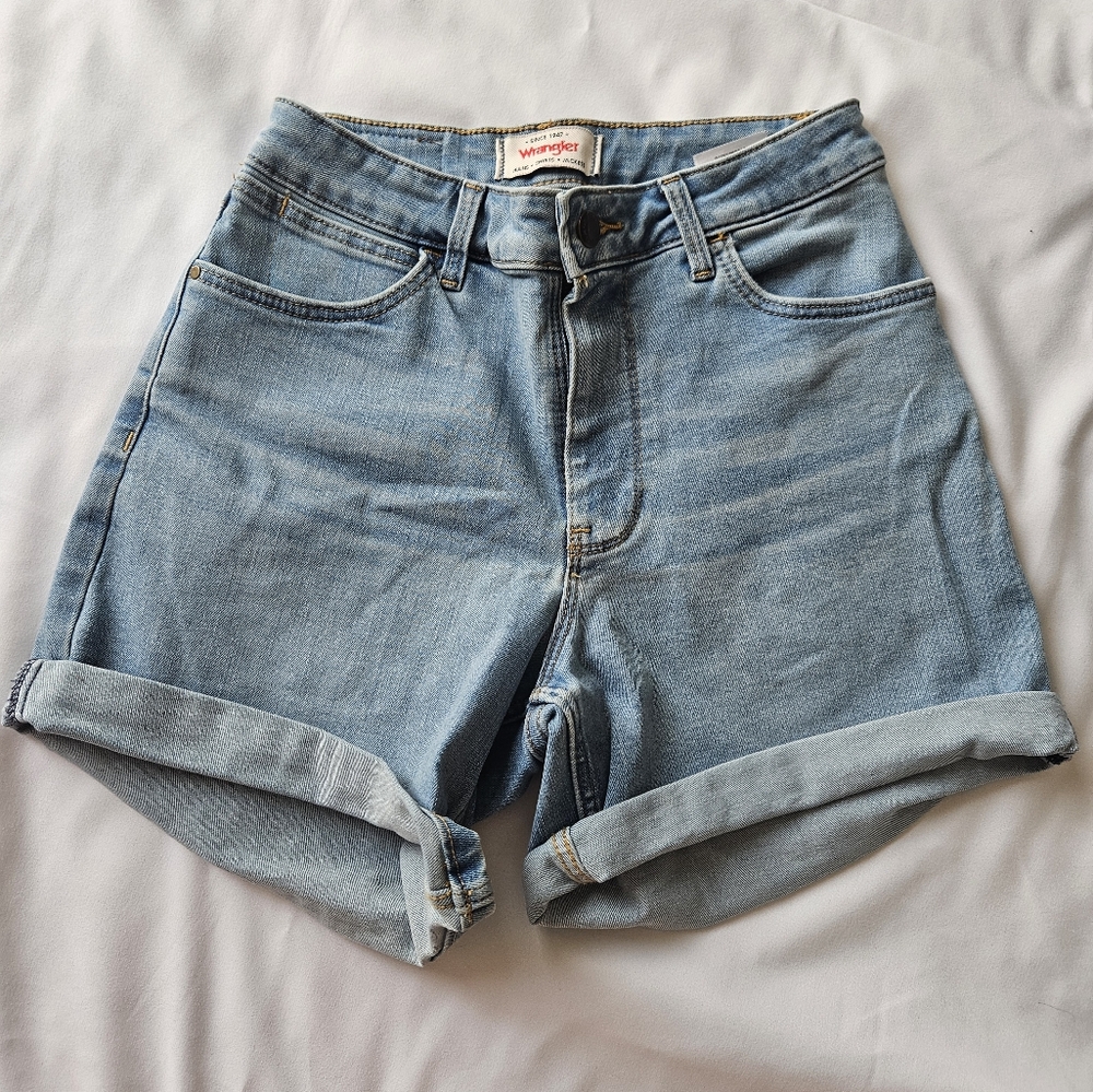 Wrangler High Rise 4" Rolled Short Light Wash Jean Shorts Size 2